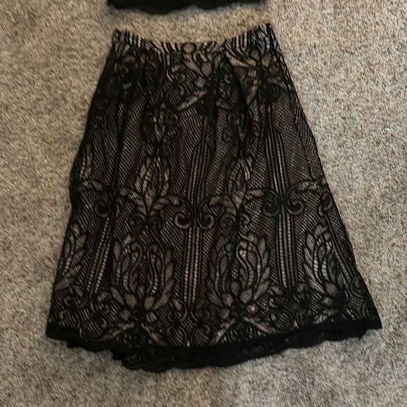 black set - Picture 2 of 4